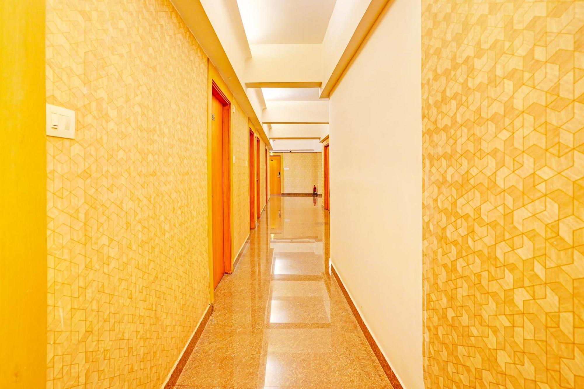 Super Townhouse Oak Electronic City Formerly Hotel Trubell Kammasandra Luaran gambar