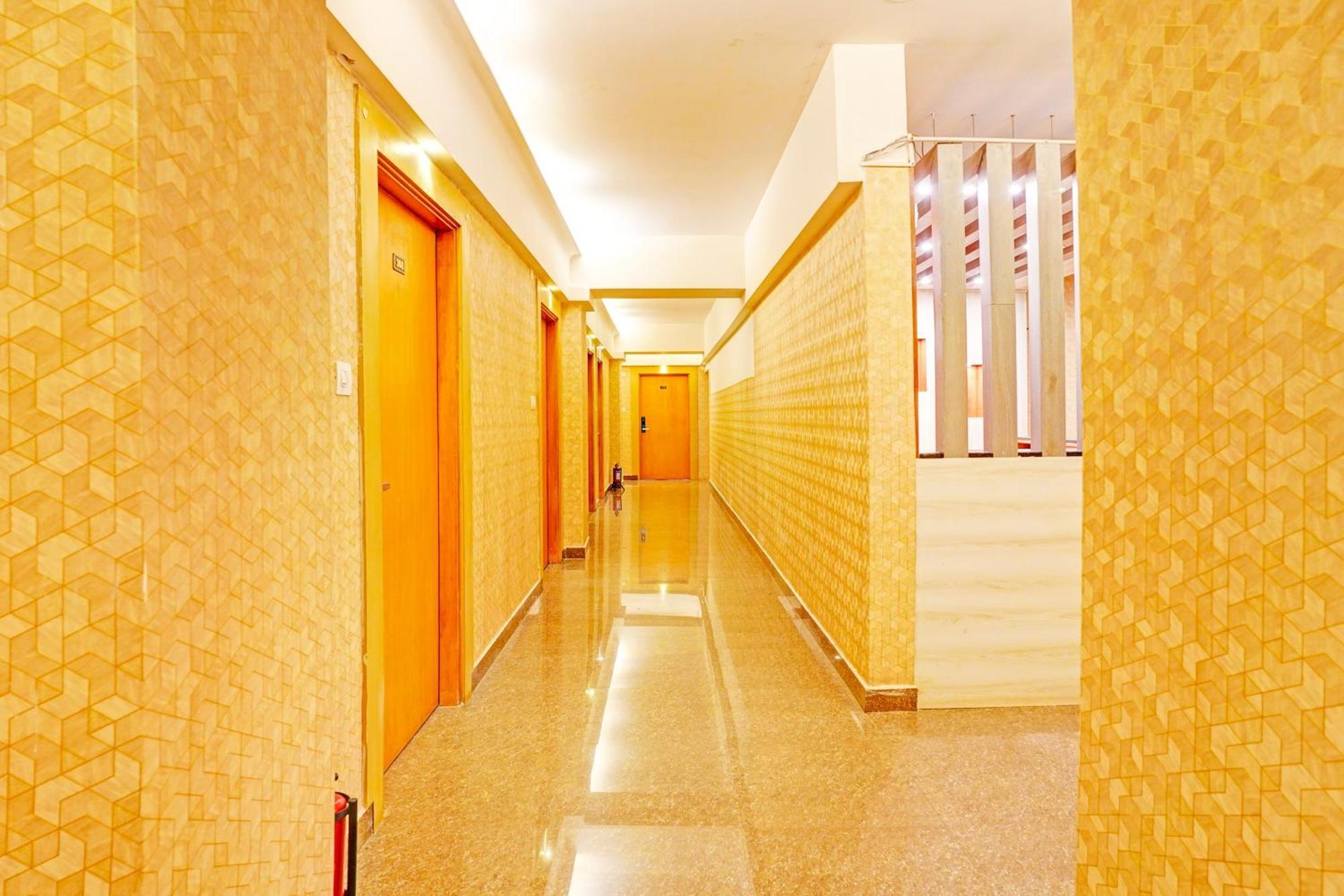 Super Townhouse Oak Electronic City Formerly Hotel Trubell Kammasandra Luaran gambar
